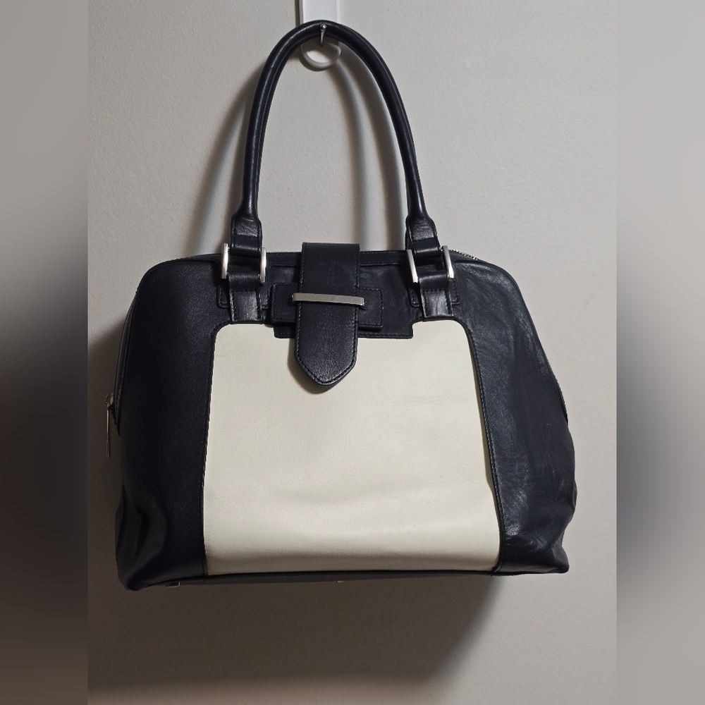 Vintage LK Bennett colorblock leather shoulder handbags color navy and white